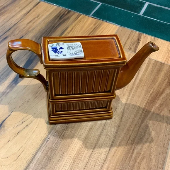 Paul Cardew Blue cupboard w dishes, fruit and cat teapot in great condition - Picture 7 of 8